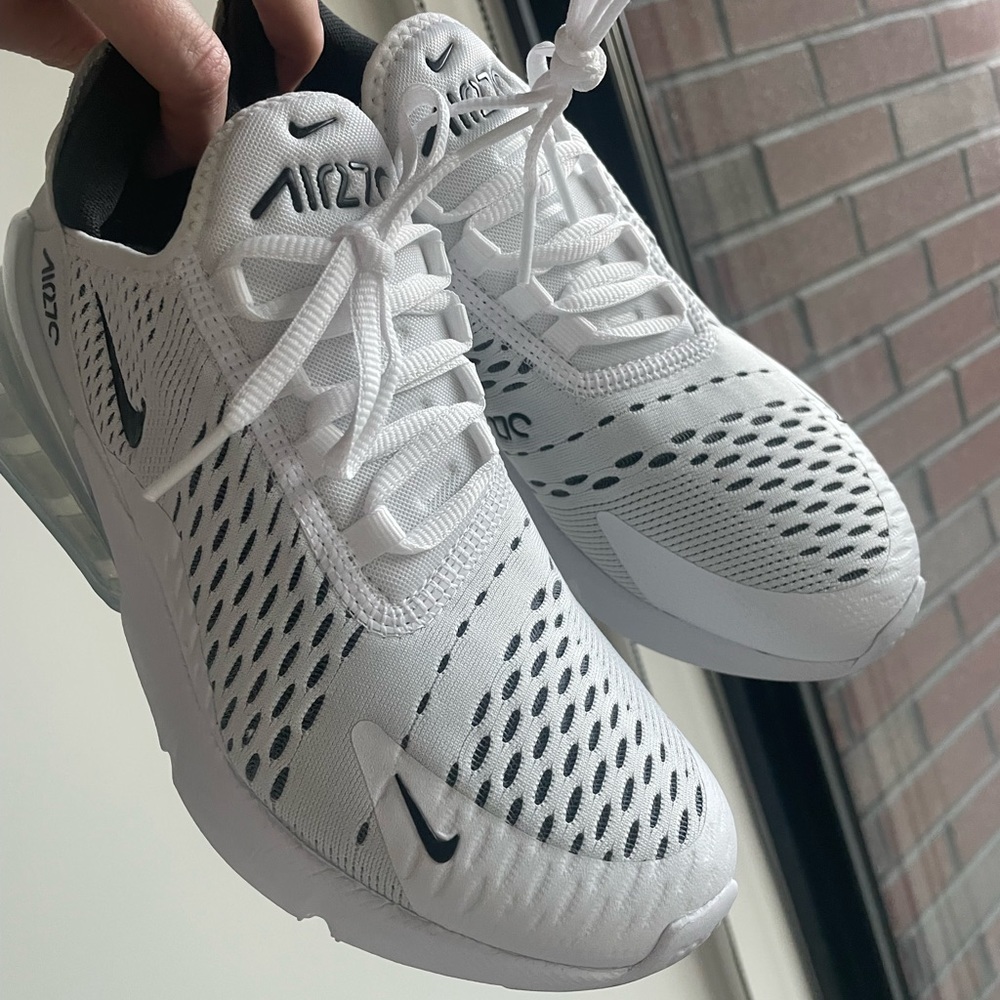NEW Nike AirMax 270 Women’s size 7